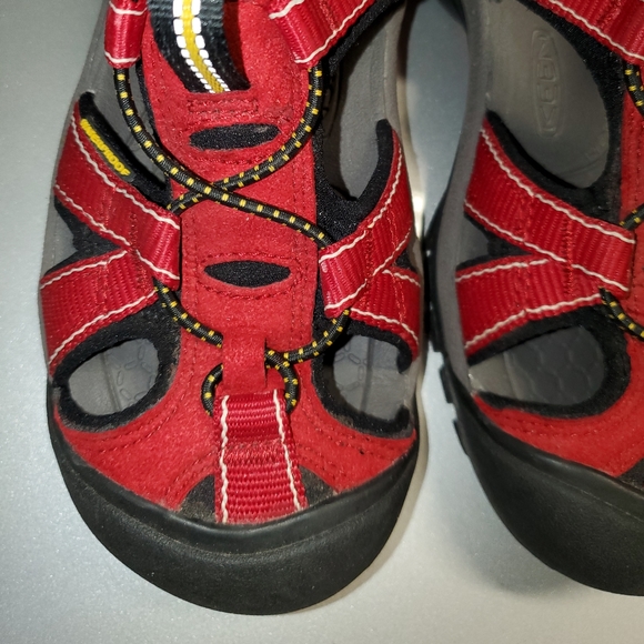 KEEN Red Sandals Ladies Sz 5 - Picture 7 of 8